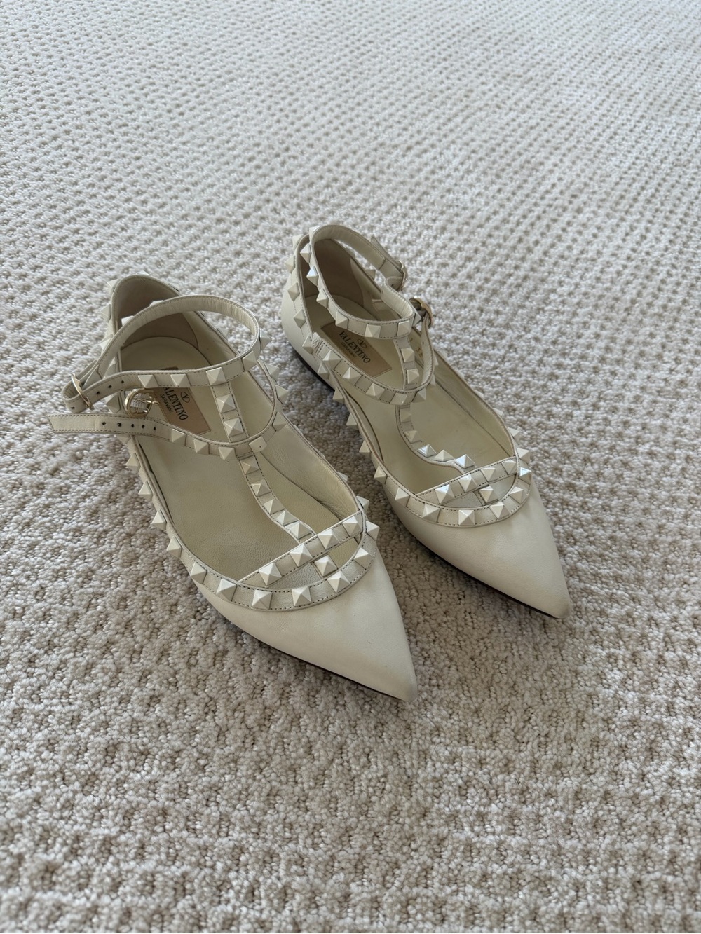 Valentino Garavani Cream Rockstud Flats